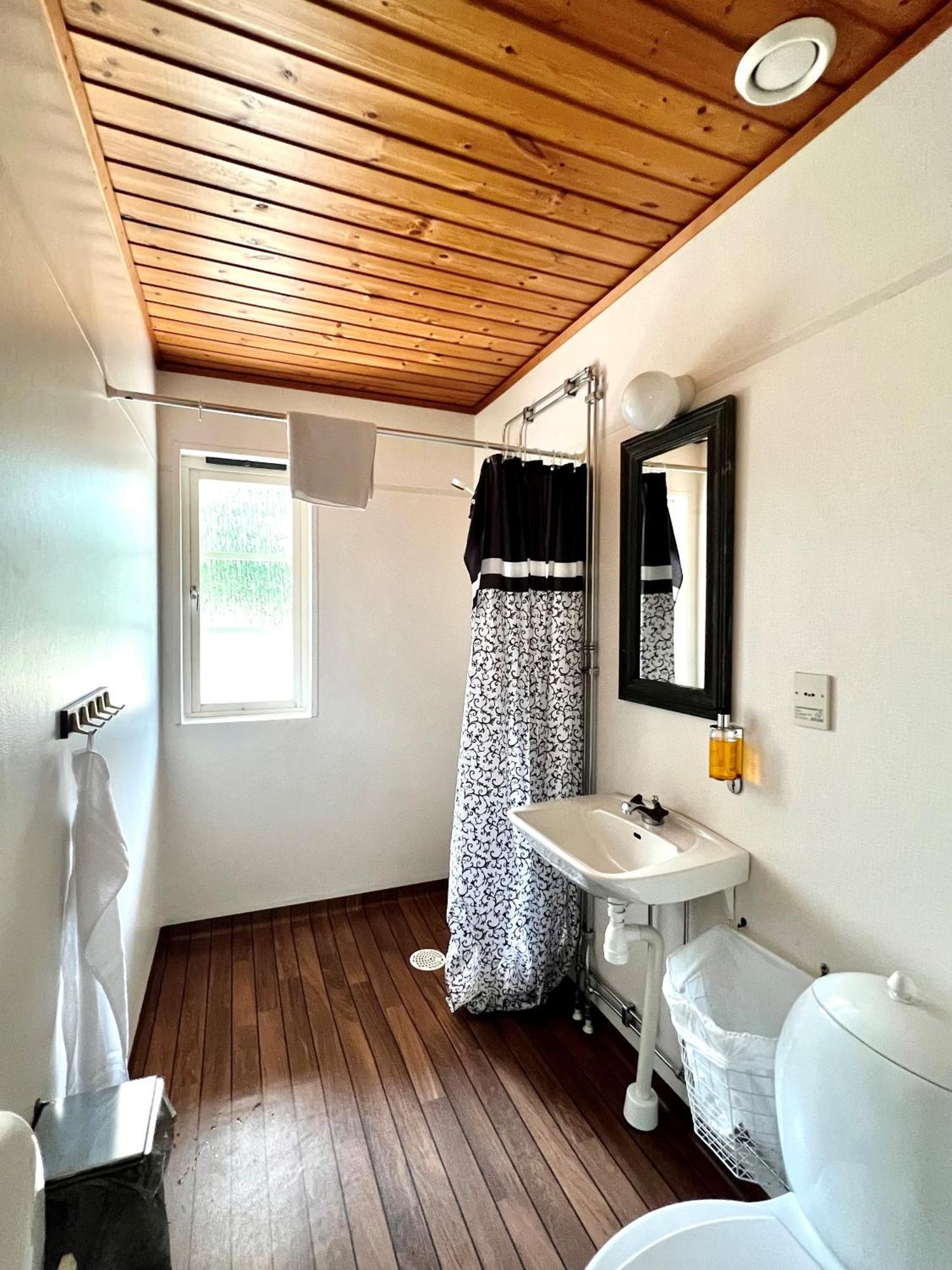 Linneryd Stf Korroe Gardshotell - B&B מראה חיצוני תמונה